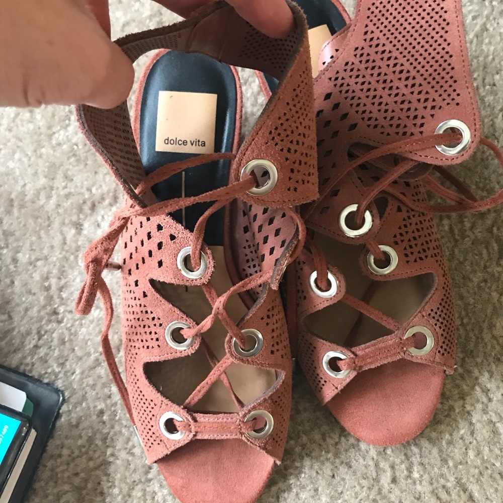 ✨Dolce Vita Laras Perforated Lace Up Wedges